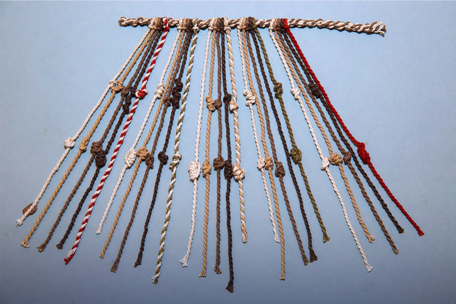 Quipu - inka csomózott zsinór rendszer adatrögzítéshez