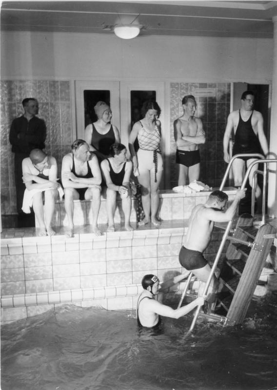 A Wilhelm Gustloff fedett uszodája, ahol 1945 januárjában 373 haditengerészeti női segéderőt szállásoltak el